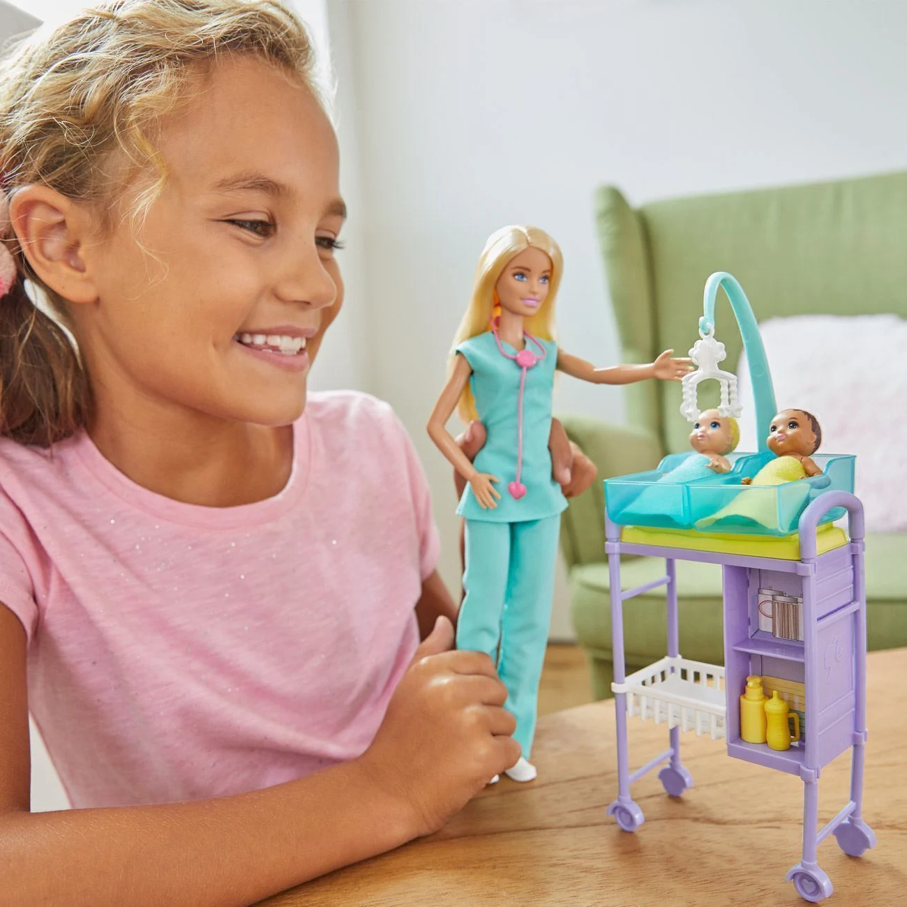 Barbie Papusa Medic Pediatru - Mattel - poza 3