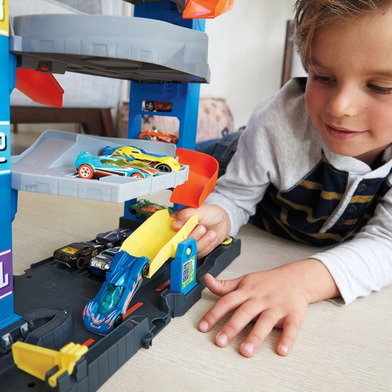 Hot Wheels City Garage cu Masina - Mattel - poza 2