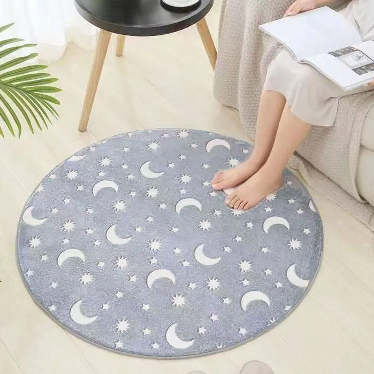 Covoras Decorativ din Imitatie de Blana Gri cu Stele Fluorescente 80cm - poza 3