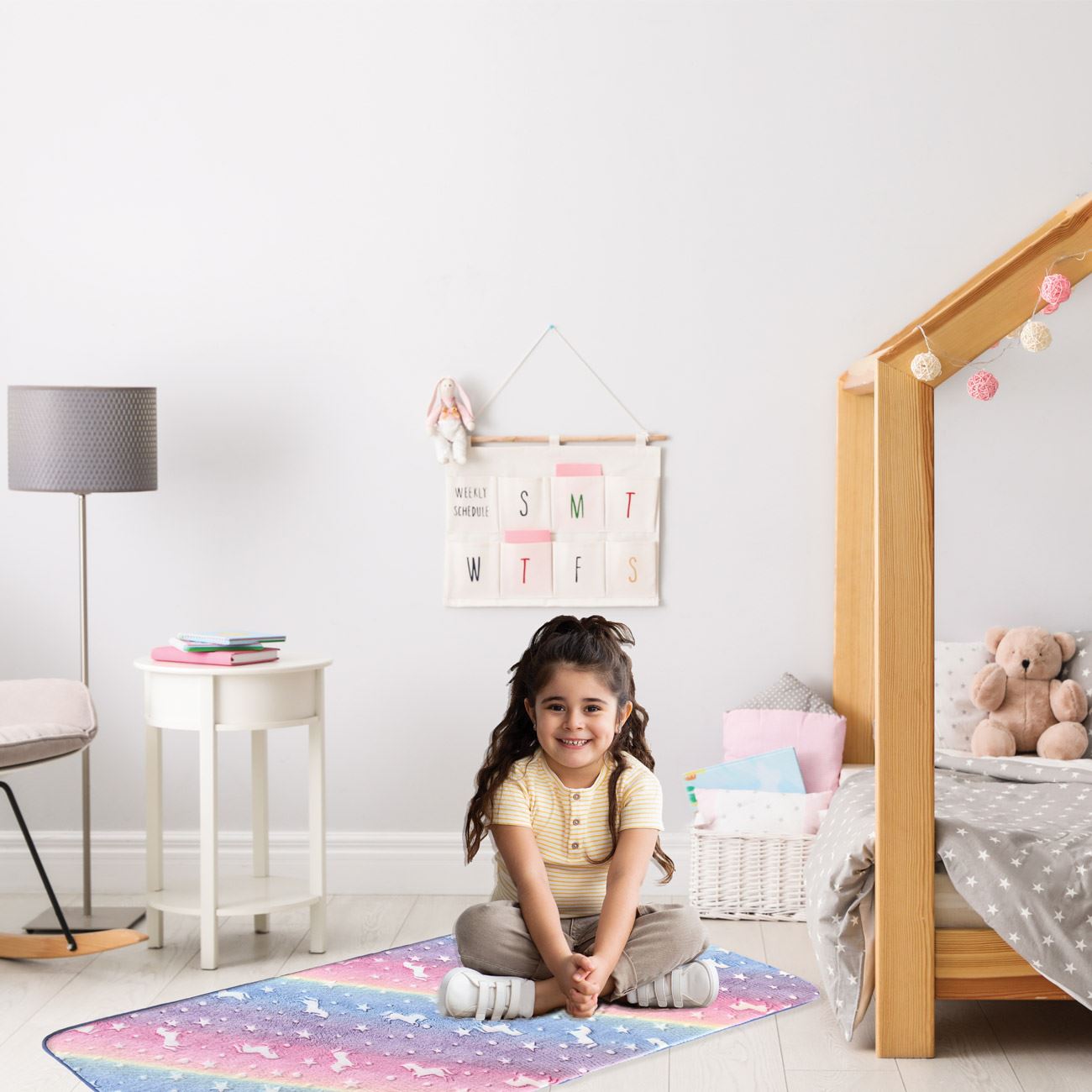 Covoras Decorativ din Imitatie de Blana Rainbow cu Unicorni Fluorescenti 140x60cm - poza 3