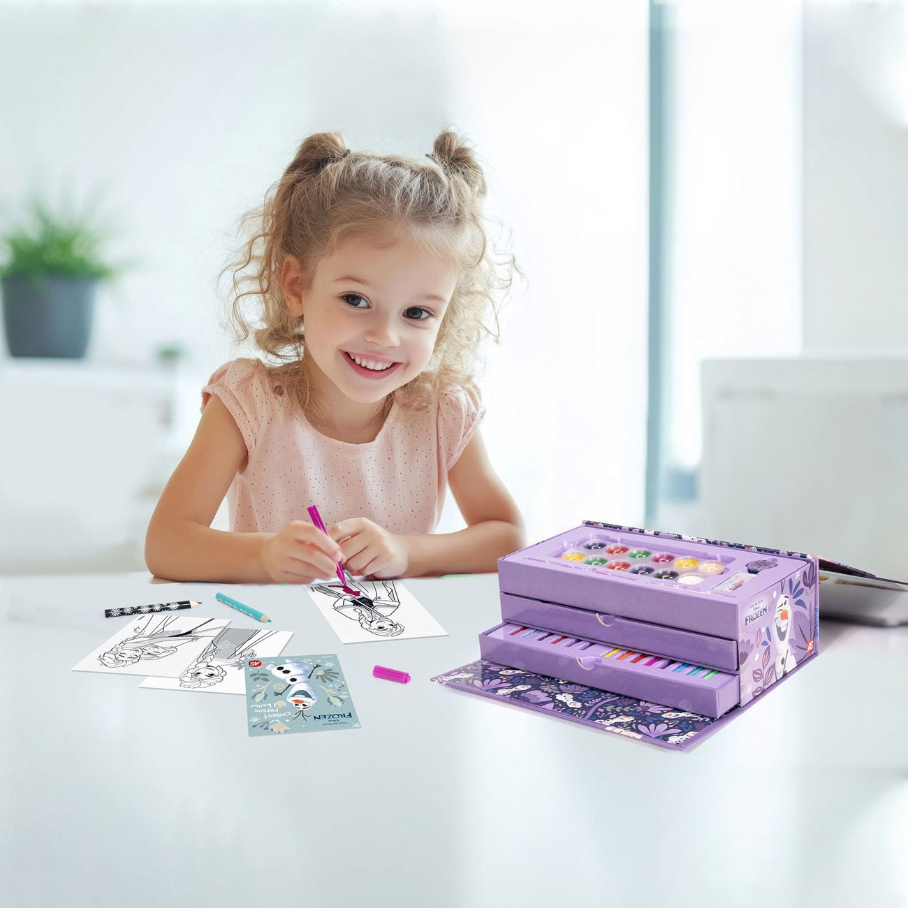 Set de Colorat in Valiza de Carton Disney Frozen 2 - AS - poza 2