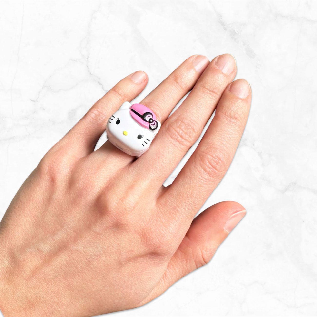 Inel cu Luciu de Buze Hello Kitty - Giochi Preziosi - poza 4