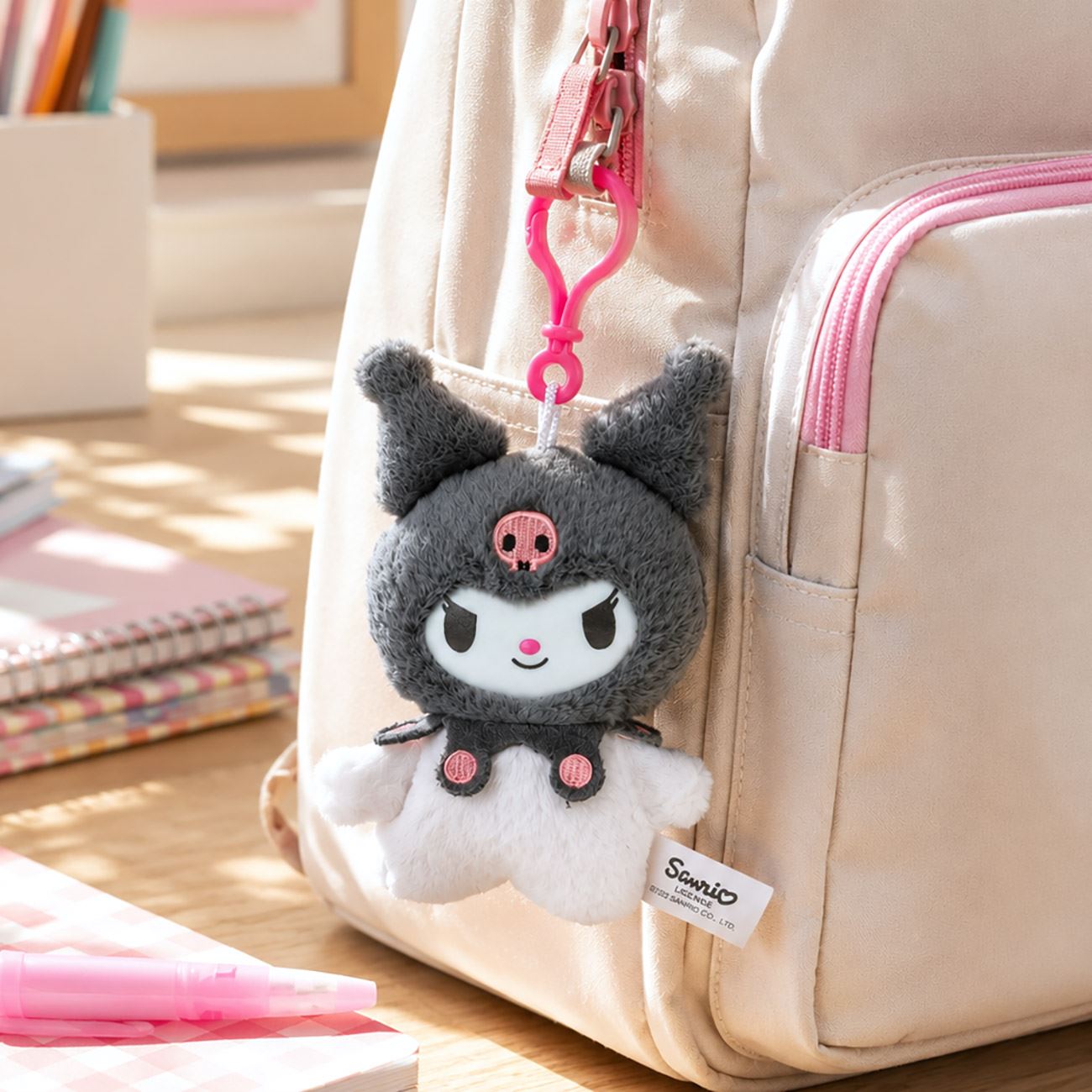 Figurina de Plus Kuromi Gri cu Clama 18cm - poza 2
