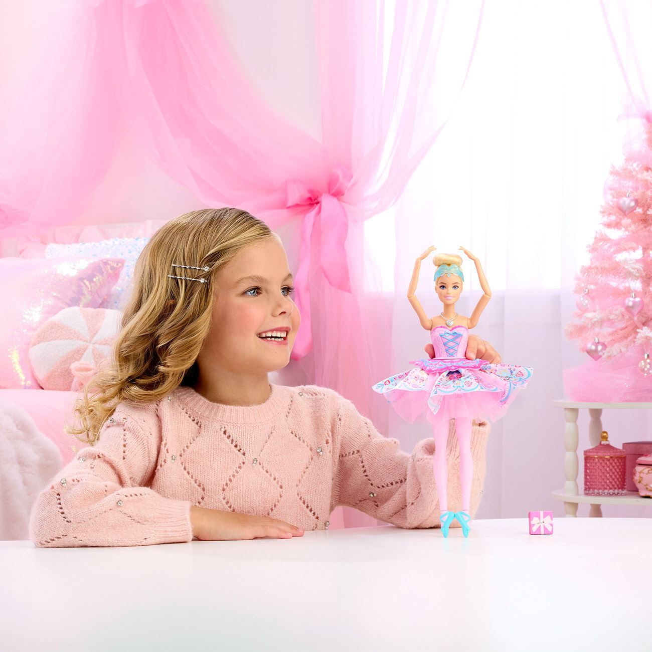 Papusa Barbie Spargatorul de Nuci - Clara Deluxe Mattel - poza 2